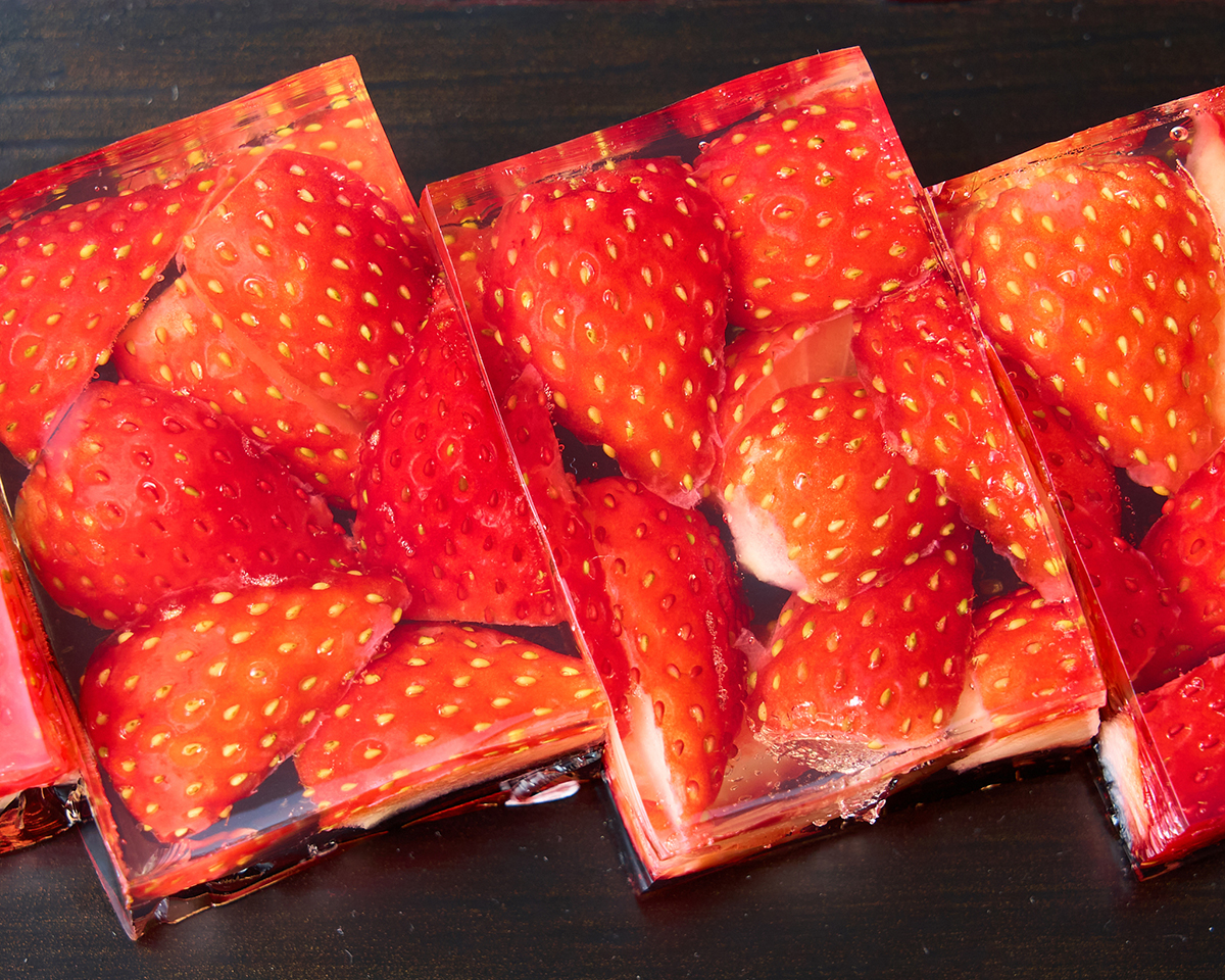 苺の白ワインゼリーよせ